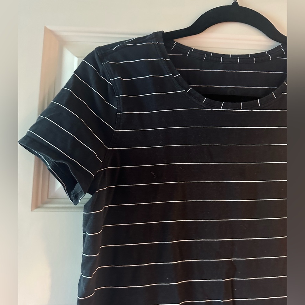 Lululemon Love Crew Tee Shirt in Short Serve Stripe Black/White - Picture 7 of 9
